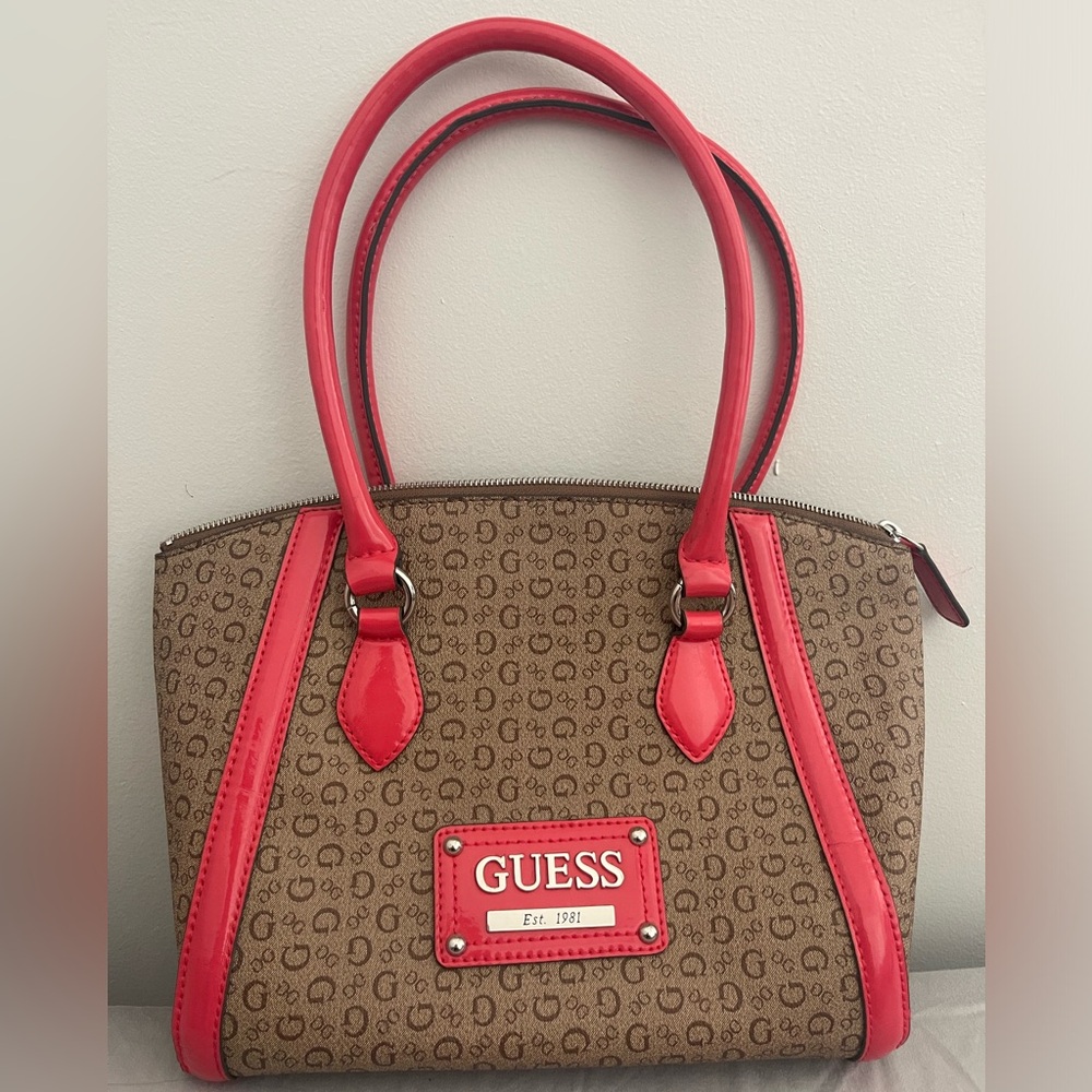 Guess purse small/medium sized